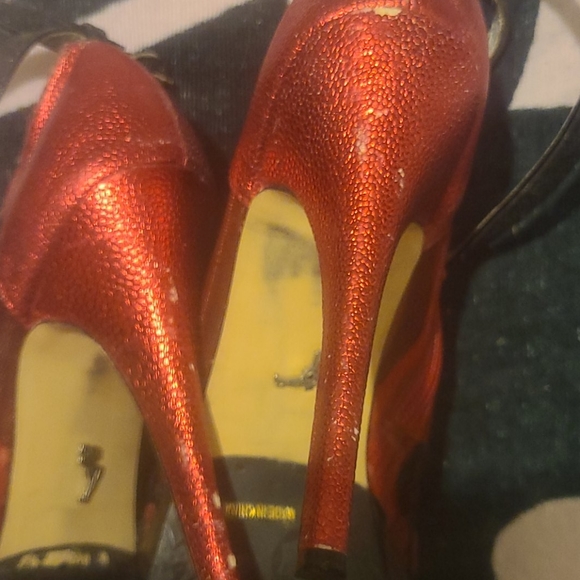 Red & black lace stilettos - Picture 6 of 6